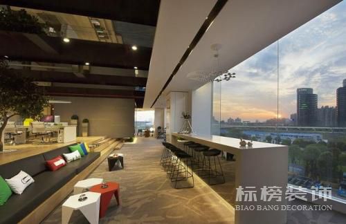 深圳辦公室裝修如何選擇好家居？
